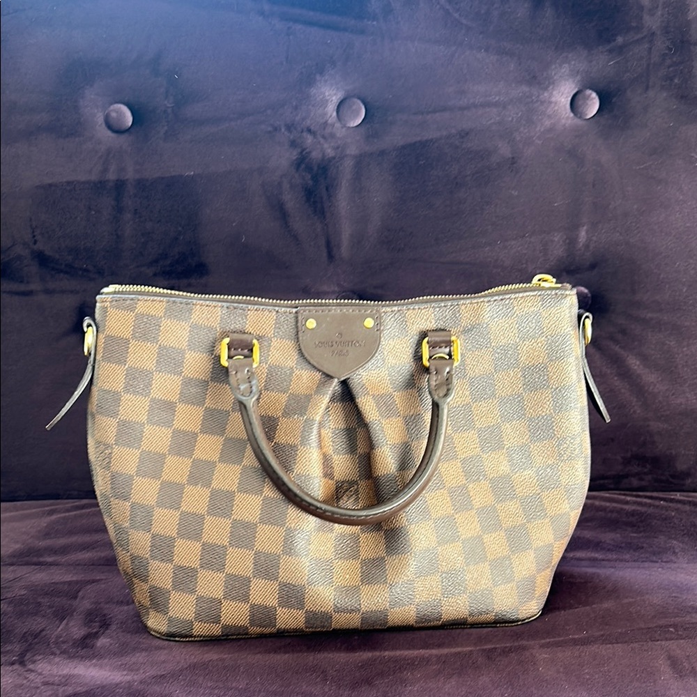 Brown Checkered Satchel with Gold Accents
Shoulder strap is missing